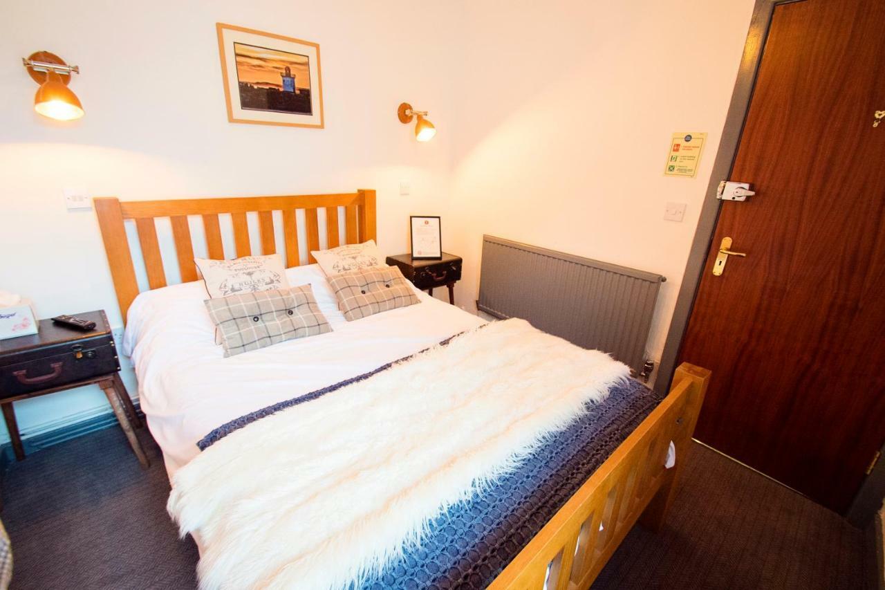 Nik The Greek Bed and Breakfast Burry Port Exteriör bild