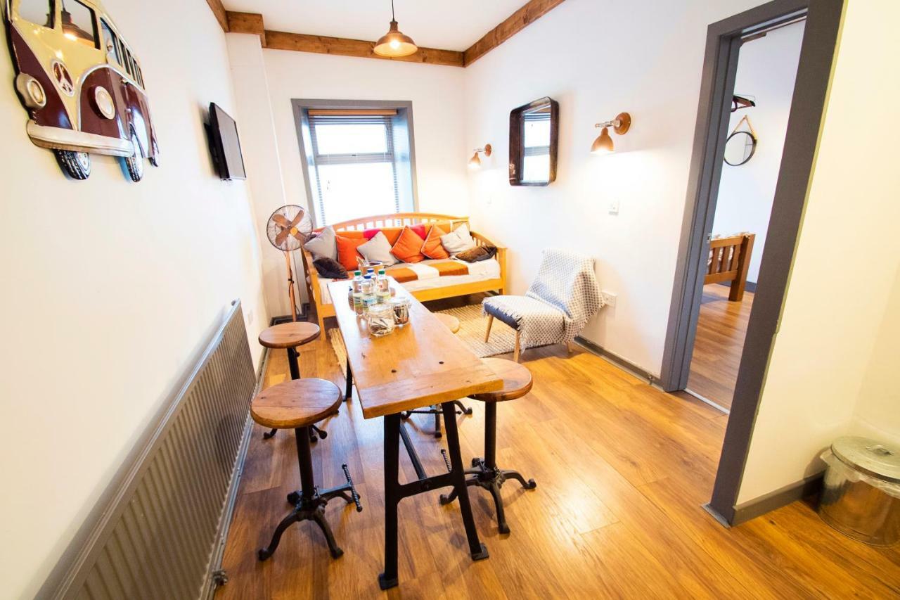 Nik The Greek Bed and Breakfast Burry Port Exteriör bild
