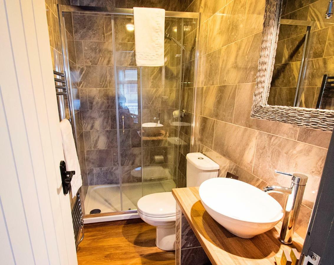 Nik The Greek Bed and Breakfast Burry Port Exteriör bild
