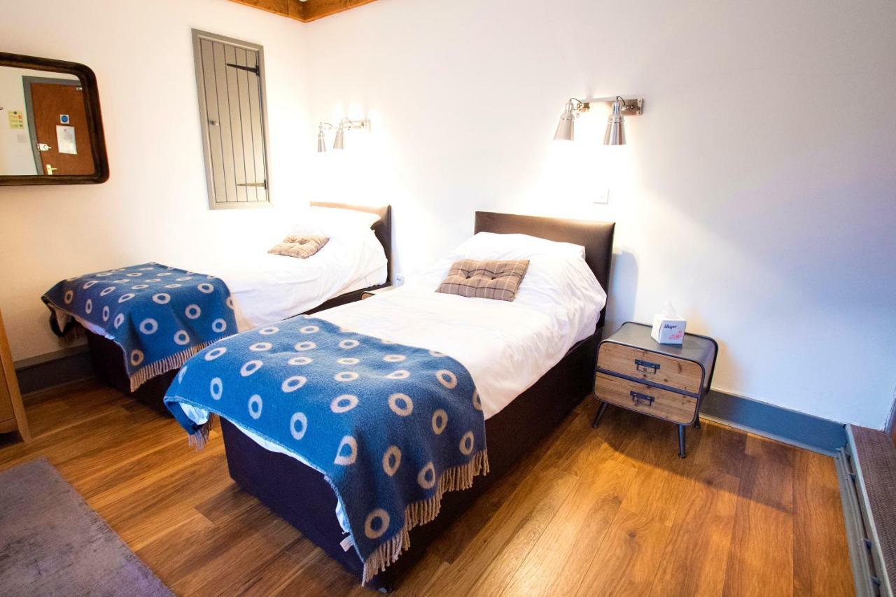 Nik The Greek Bed and Breakfast Burry Port Exteriör bild